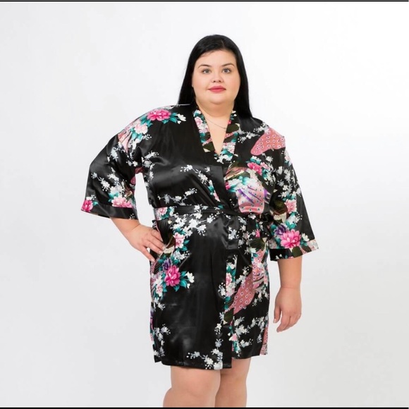 Sold Silky SmoothSatin Floral Peacocks Kimono Robes - Picture 8 of 9